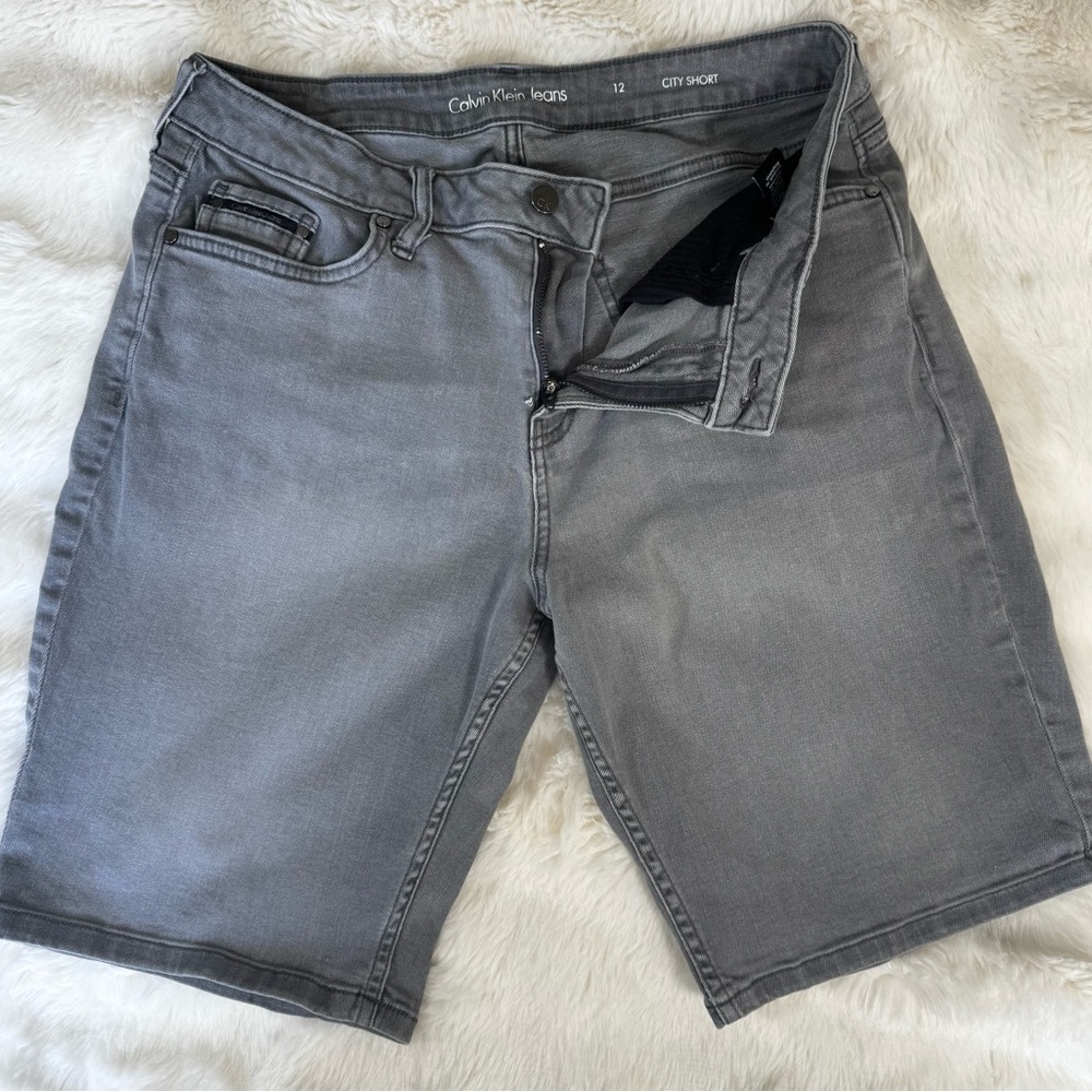 Calvin Klein Women's Gray Denim City Shorts